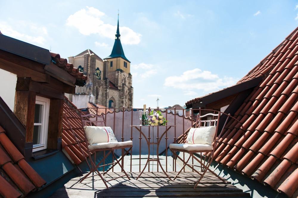 Chateau 9 By Adrez * Praag